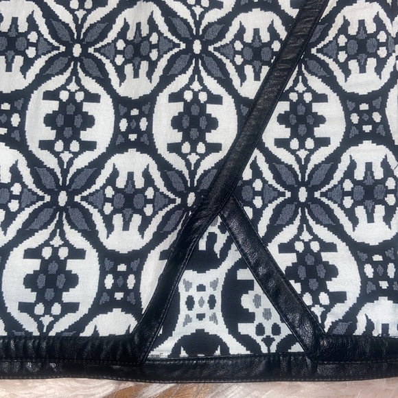 Skirt size 2 from Express - Picture 2 of 4